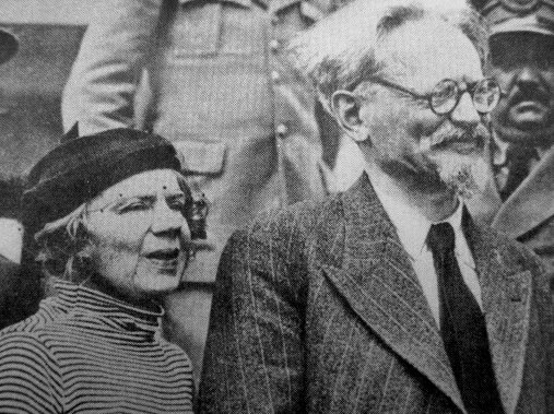 Лев Троцки и втората му съпруга Наталия Седова в Мексико през 1937 г. Снимка: Уикипедия