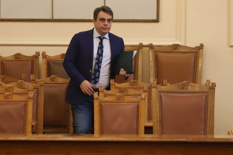 Финансовият министър Асен Василев предлага законови промени, с които да ограничи изтичането на обществен ресурс Сн.БГНЕС