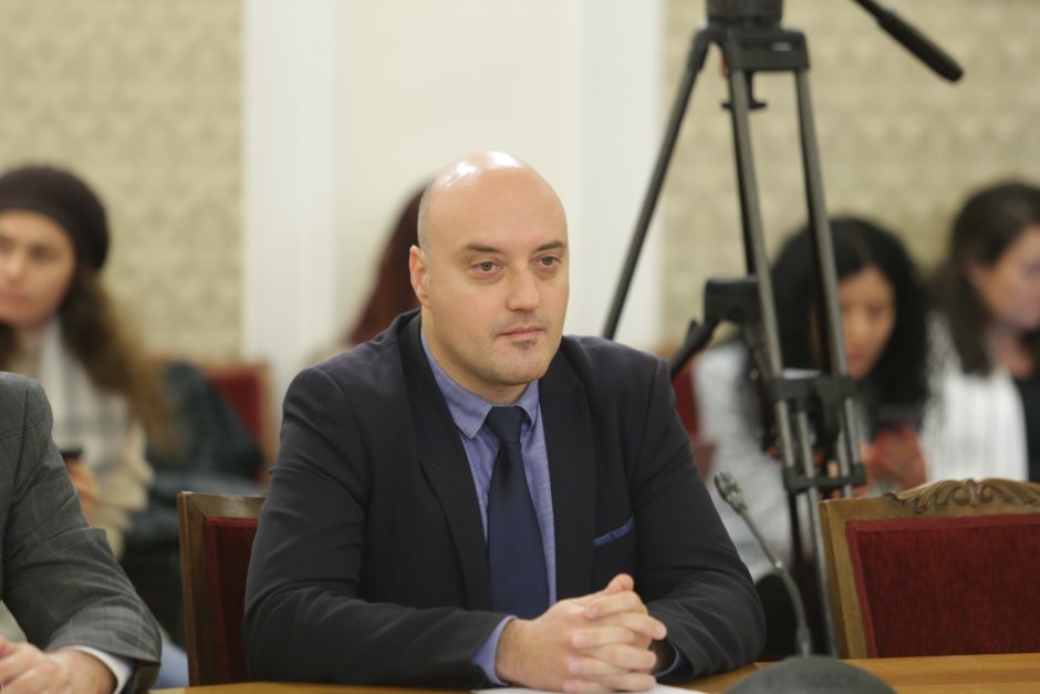 Атанас Славов за прокуратурата на Гешев: Действат или опъват чадър, когато те си решат