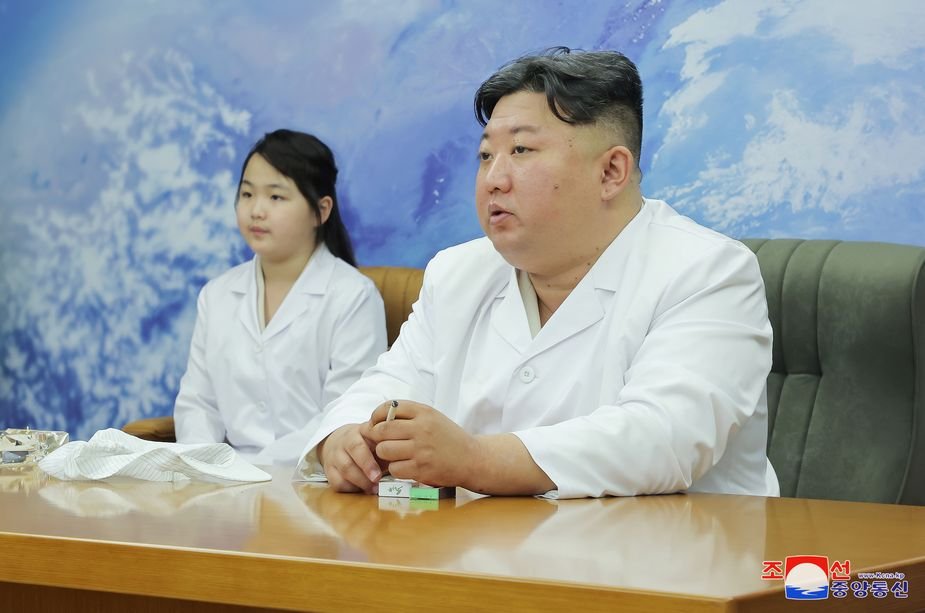 През май Ким Чен-ун се появи с тъмни кръгове под очите, сн. ЕПА/БГНЕС