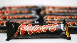 "Марс" сменя опаковките на десертите си с рециклираума хартия