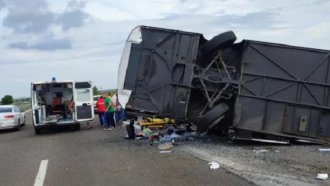 Автобус се преобърна край Бургас, има ранени, но без опасност за живота