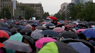 Десетки хиляди протестираха в Сърбия и поискаха Вучич да подаде оставка