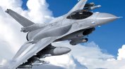 Украйна ще обучи "няколко десетки" пилоти да управляват F-16