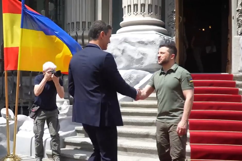 Испанският премиер от Киев: Украйна има подкрепа за членство в ЕС