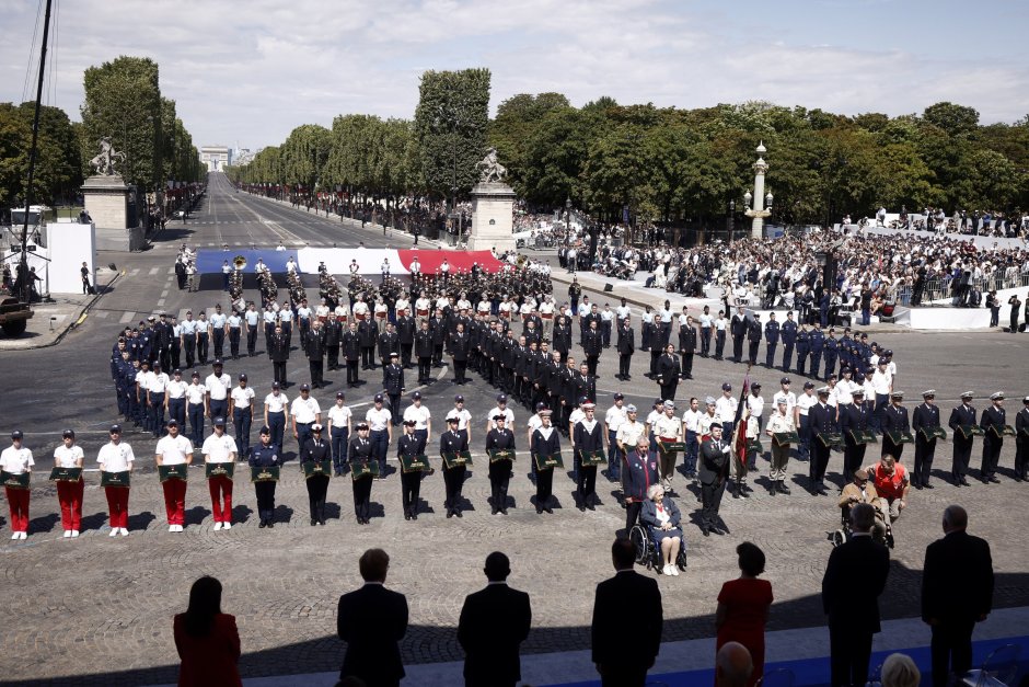 С парад в Париж бе отбелязан националният празник на Франция