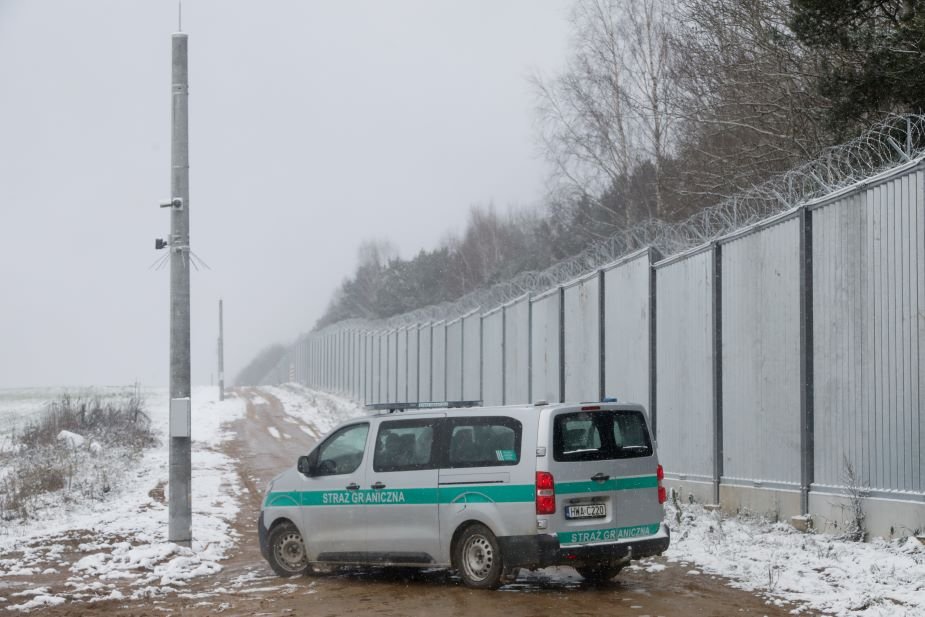Полша изпраща още полиция на границата си с Беларус, сн. ЕПА/БГНЕС