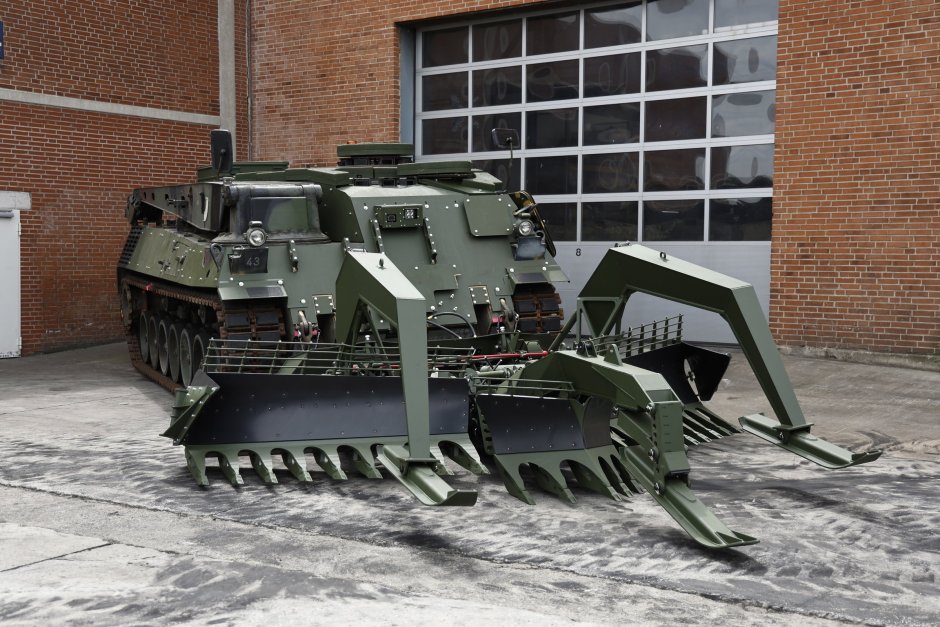Германия предостави на Украйна танкове за обезвреждане на мини Wisent. Снимка: ЕПА/БГНЕС