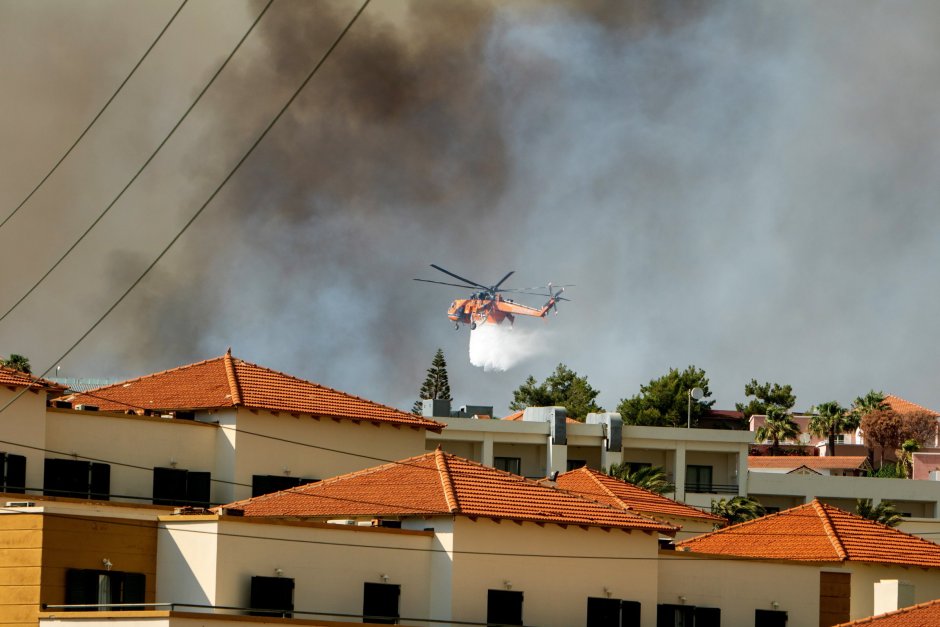 Заради пожар на остров Родос евакуират четири населени места