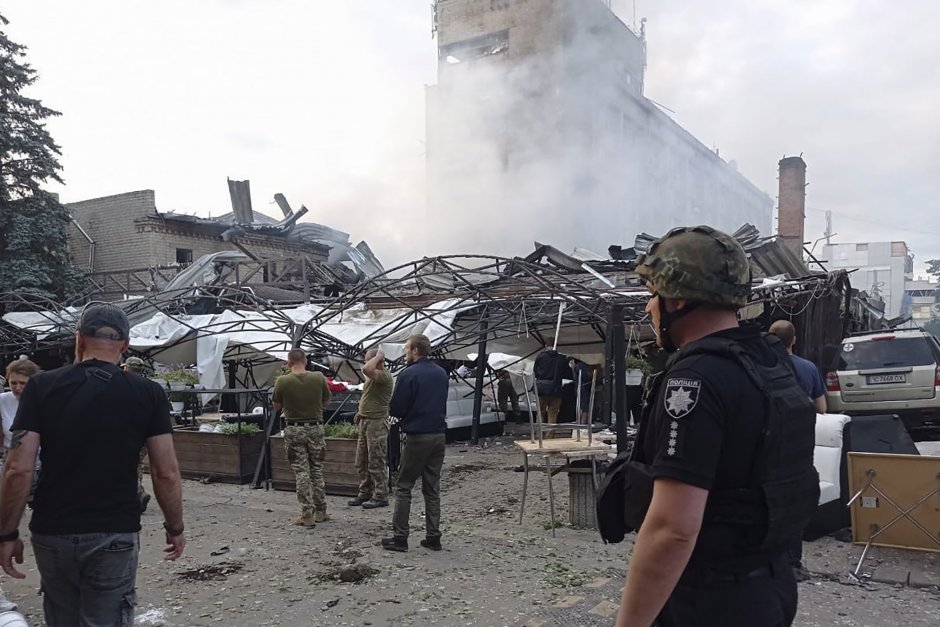 Унищоженият от руска ракета ресторант в Краматорск, снимка ЕПА/БГНЕС
