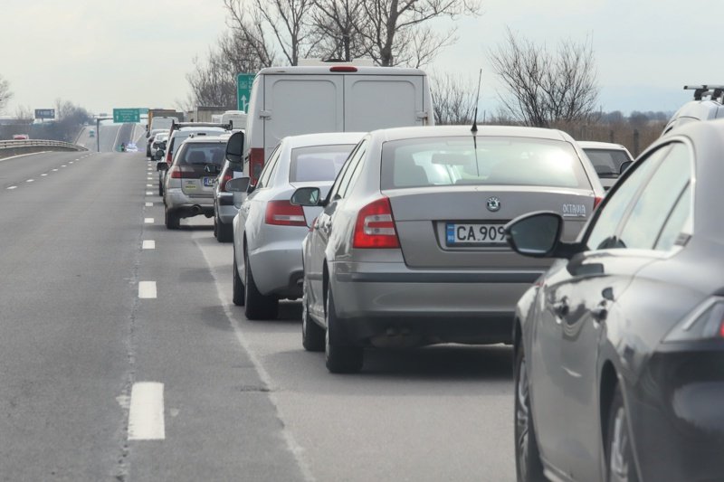 Катастрофи затрудняват движението по магистрала "Тракия"