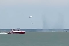Руски самолет се разби в Азовско море близо до плаж (обновена)