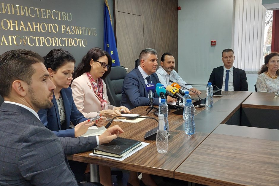 Регионалният министър Андрей Цеков представи политическия си кабинет Сн.МРРБ