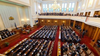 Парламентът ще призове ВСС да спре избора на главен прокурор