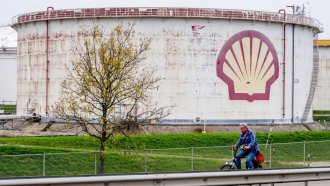 Shell още търгува с руски газ въпреки обявения отказ от него