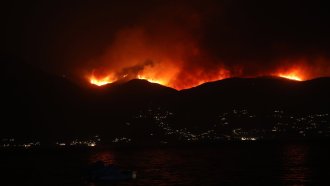 Гърция води война с 82 горски пожара: Климатичната криза е вече тук, предупреди Мицотакис