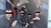 След гонка в Бургас полицията задържа 18 мигранти, скрити в бус