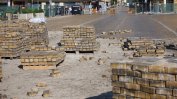 Ремонтът на ремонта е в ход: Пренареждат се жълтите павета
