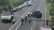 Камион с кран блъсна пътна рамка и предизвика километрично задръстване край Бургас