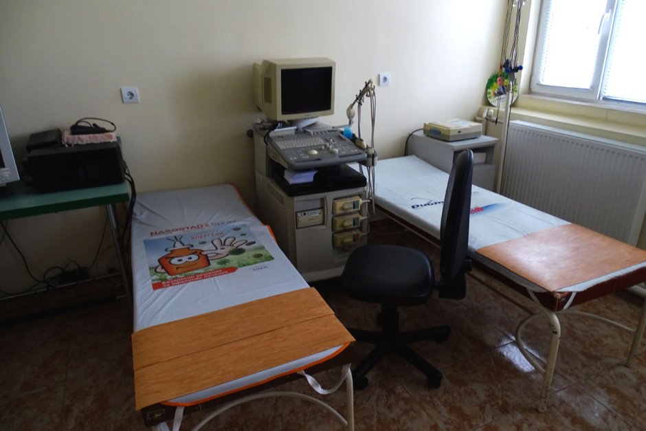 Детското отделение на болницата във Враца на първо време ще бъде спасено с лекари от София.