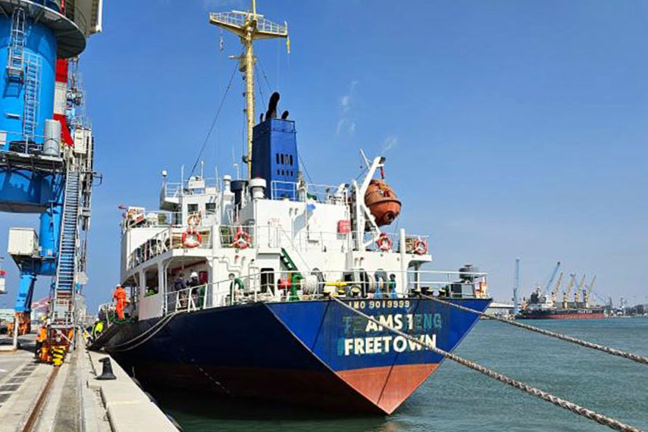 Десетки кораби са блокирани в Дунав заради руските атаки