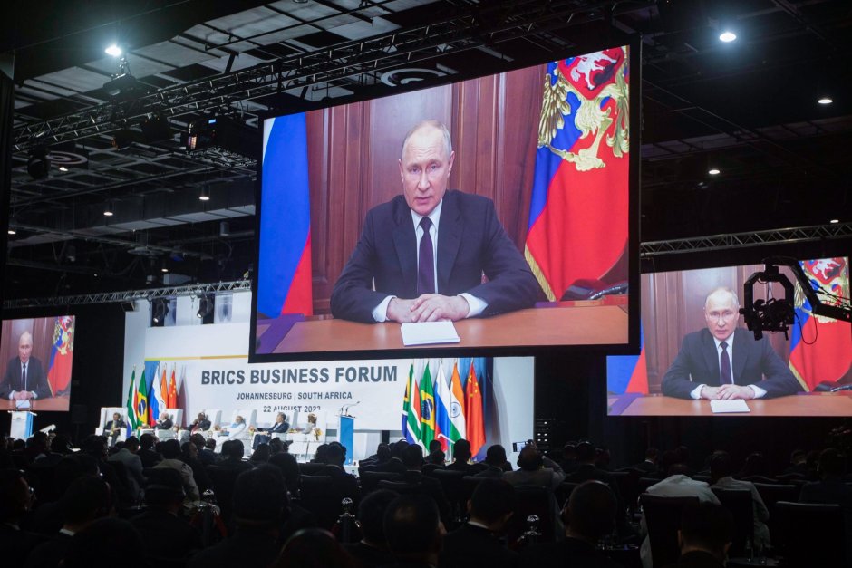 Президентът на Русия Владимир Путин произнася предварително записана реч пред 15-та среща на БРИКС в Йоханесбург, Южна Африка, 22 август 2023 г. Снимка: ЕПА/БГНЕС