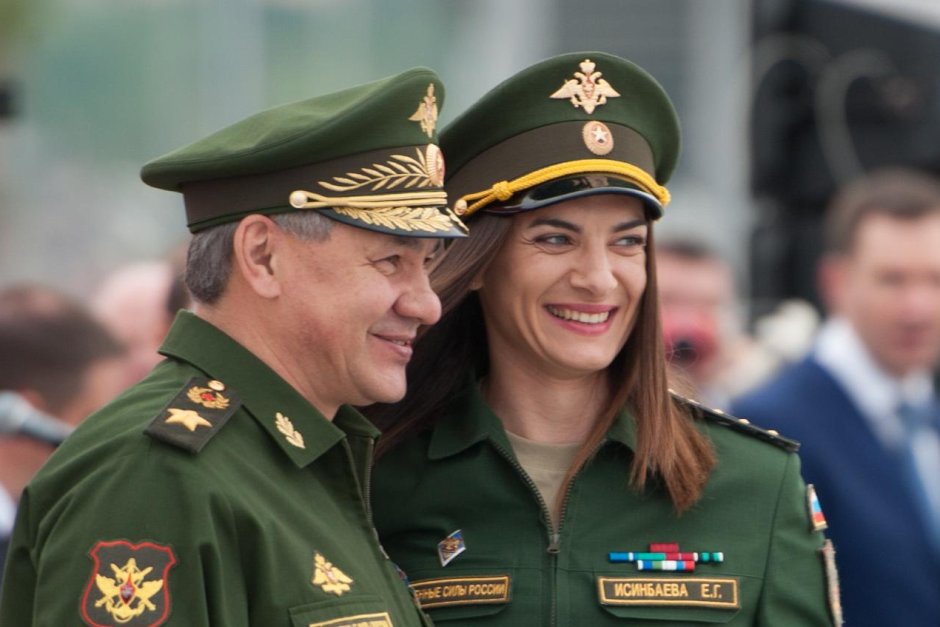 Елена Исинбаева в компанията на министъра на отбраната на Русия Сергей Шойгу