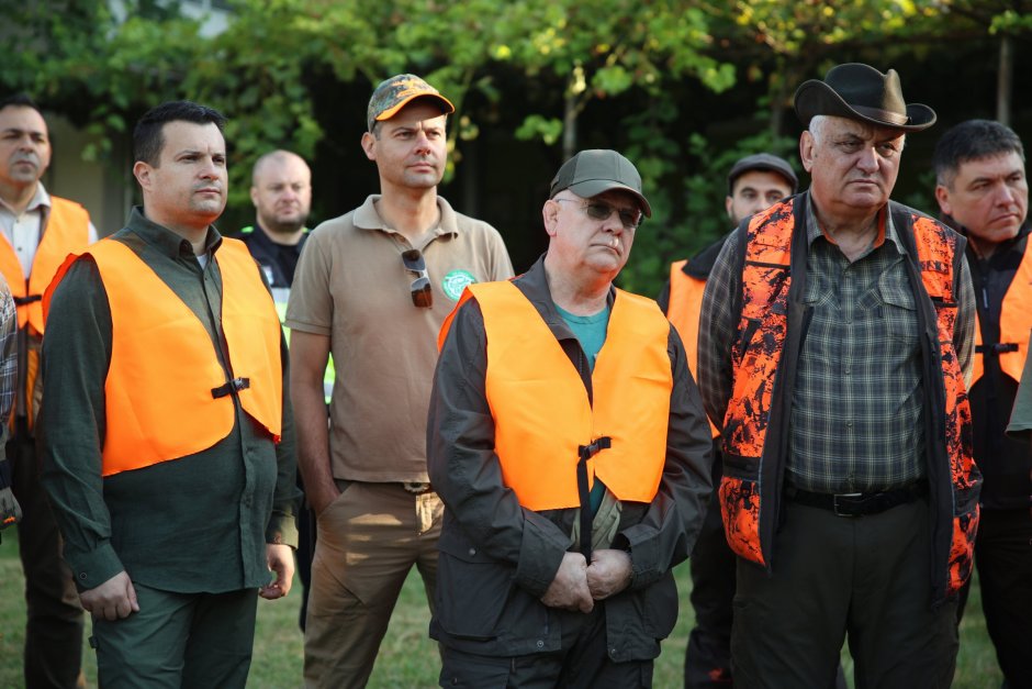 Министърът на земеделието и храните Кирил Вътев откри ловния сезон за пернат дивеч в Челопечене. Сн. БГНЕС