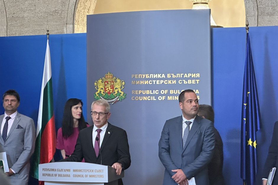 Вътрешният министър Калин Стоянов и премиерът Николай Денков след срещата. Снимка: БГНЕС