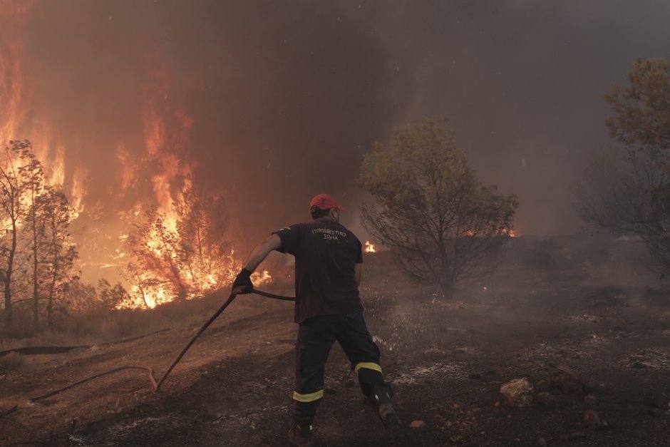 Пожарите в Гърция се разпространиха на огромна територия. Снимка: ЕПА/БГНЕС