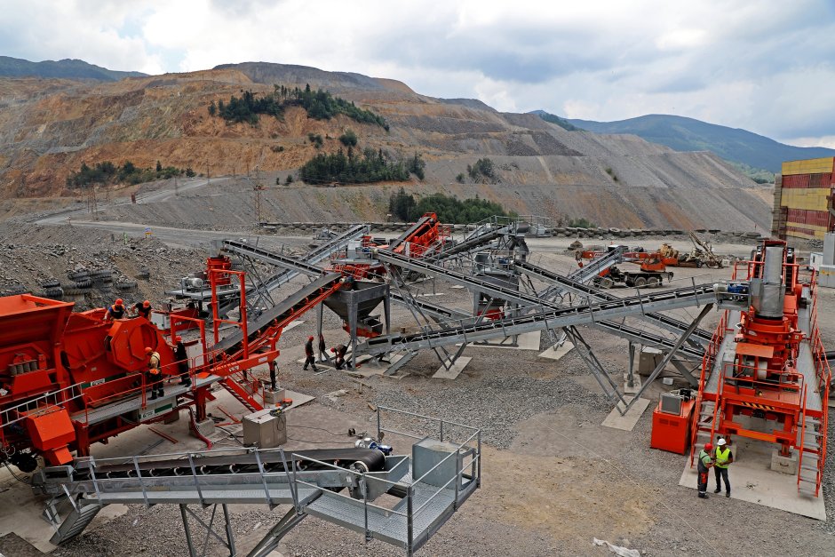 В рудник "Елаците" работи система за превръщане на откривките в строителен материал, сн. "Елаците-Мед"
