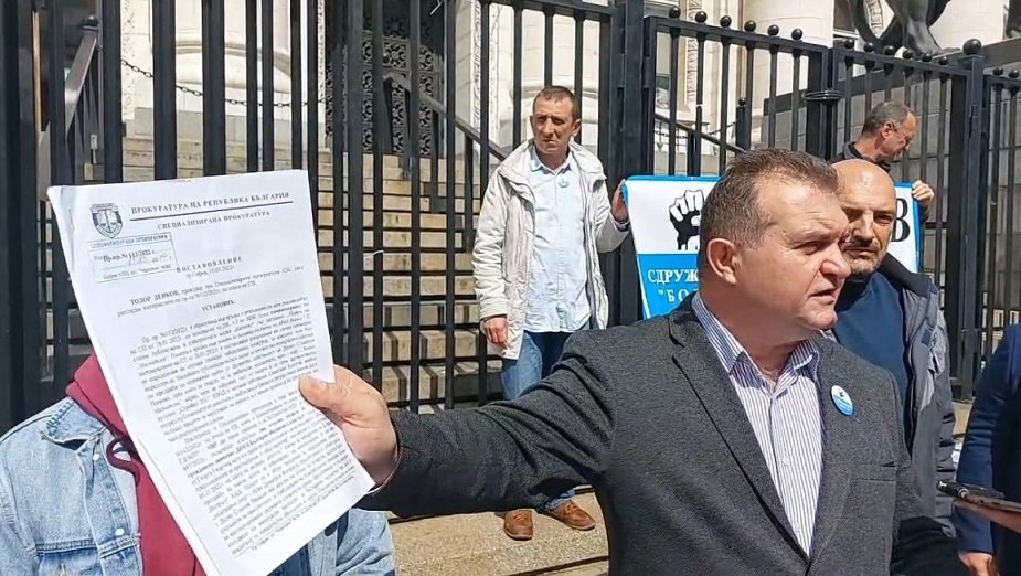 Лидерът на БОЕЦ Георги Георгиев на протест пред Съдебната палата в София