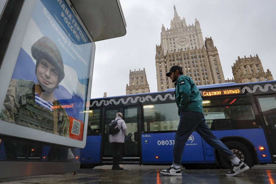 Плакати в центъра на Москва се опитват да привлекат войници, сн. ЕПА/БГНЕС