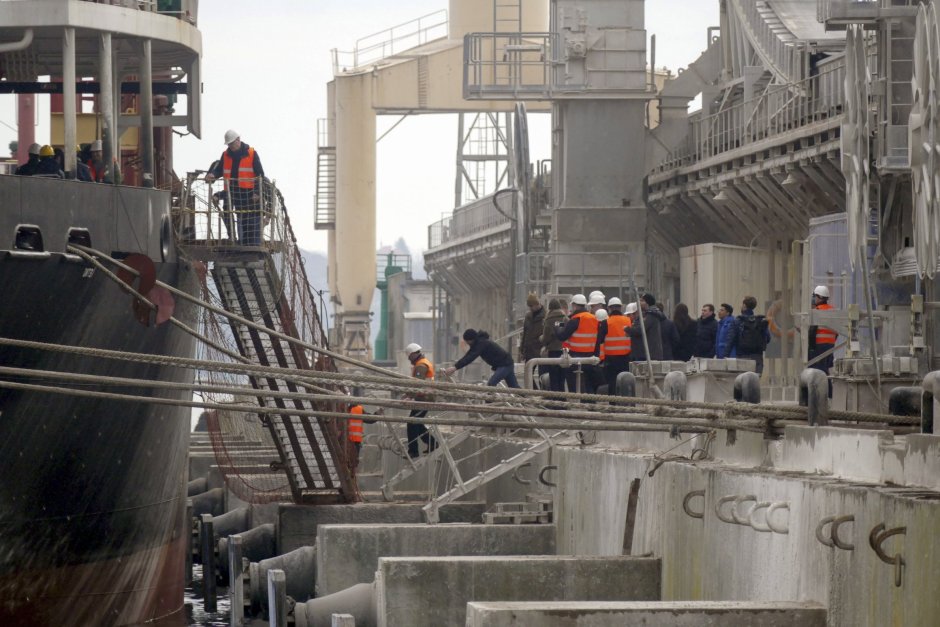 Карго корабът Valsamitis натоварен с пшеница в черноморското пристанище Черноморск близо до Одеса, Украйна, през февруари 2023 г. Снимка: ЕПА/БГНЕС