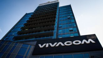"Йеттел" блокира сделките на "Виваком" за четири оператора