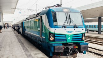 Авария спря влака Варна - София край Своге за час