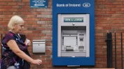 Ирландци на опашки пред банкомати, за да теглят пари без наличност в сметката