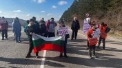 Жителите на Омуртаг блокираха пътя София-Варна