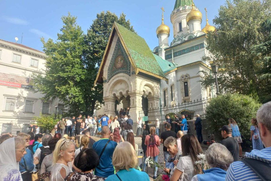 Граждани се събраха пред Руската цярква в неделя с искане да бъде отворена, сн. БГНЕС