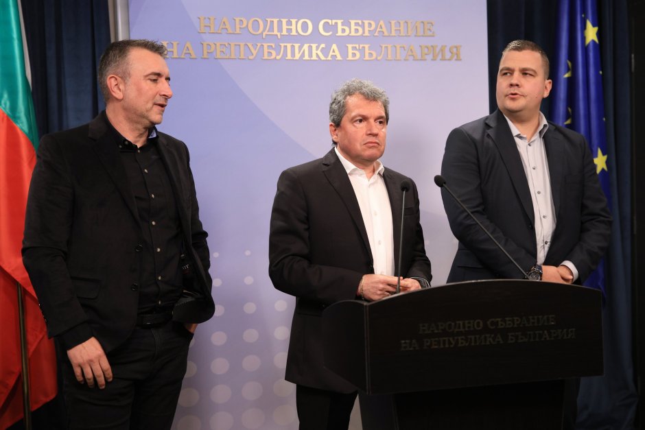 Йорданов и негови колеги обявиха за проверките пред журналисти, сн. БГНЕС