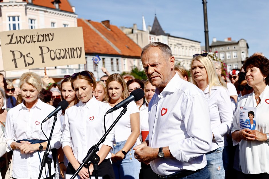 Доналд Туск по време на митинг на опозицията, Сн. ЕПА/БГНЕС