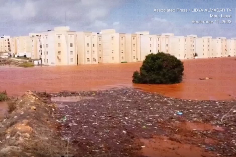 Либия: Броят на загиналите при наводненията в Дерна нарасна на 11 300