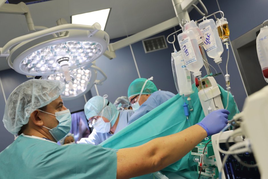 Две чернодробни трансплантации бяха извършени във ВМА за последните 24 часа. Снимка: ВМА