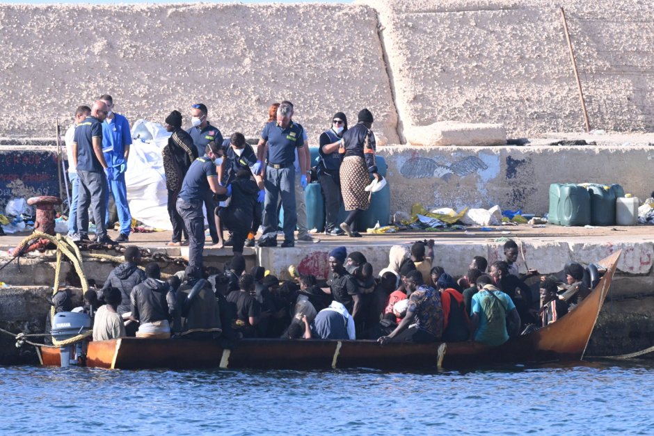 Франция отказва да приема мигранти от италианския остров Лампедуза