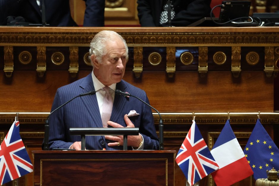 Крал Чарлз Трети говори пред Сената в Париж на безупречен френски
