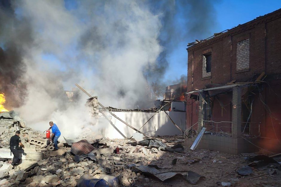Поразената от руския удар сграда в Кривой рог, сн. ЕПА/БГНЕС