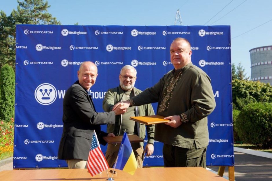 Освен предаването на горивото за ВВЕР-440 бе подписан оспоразумение и за още малки модулни реактори в Украйна, сн. "Уестингхаус"