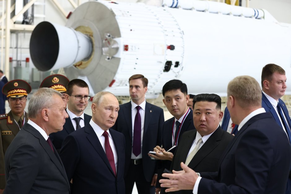 Владимир Путин и Ким Чен Ун посетиха космодрума "Восточни" в сряда на около 180 км северно от град Благовещенск в Амурска област Сн. ЕПА/БГНЕС