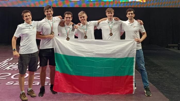 Четирима български ученици спечелиха медали от Международната олимпиада по информатика. Сн. Сдружението на олимпийските отбори по природни науки