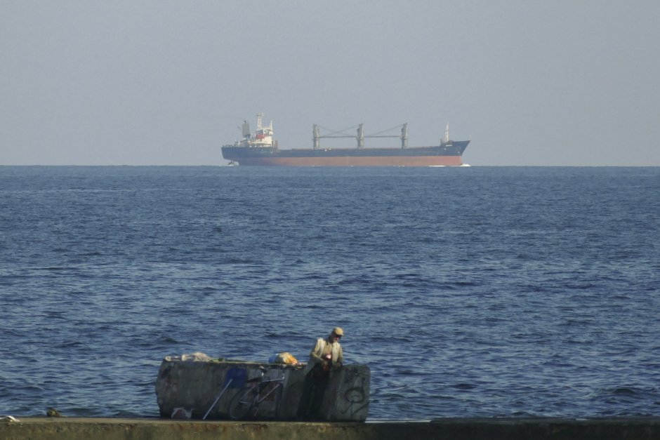 Плаващият под флага на Палау кораб за насипни товари Aroyat пристига в пристанище Черноморск, близо до Одеса, Южна Украйна, 16 септември 2023 г. Снимка: ЕПА/БГНЕС